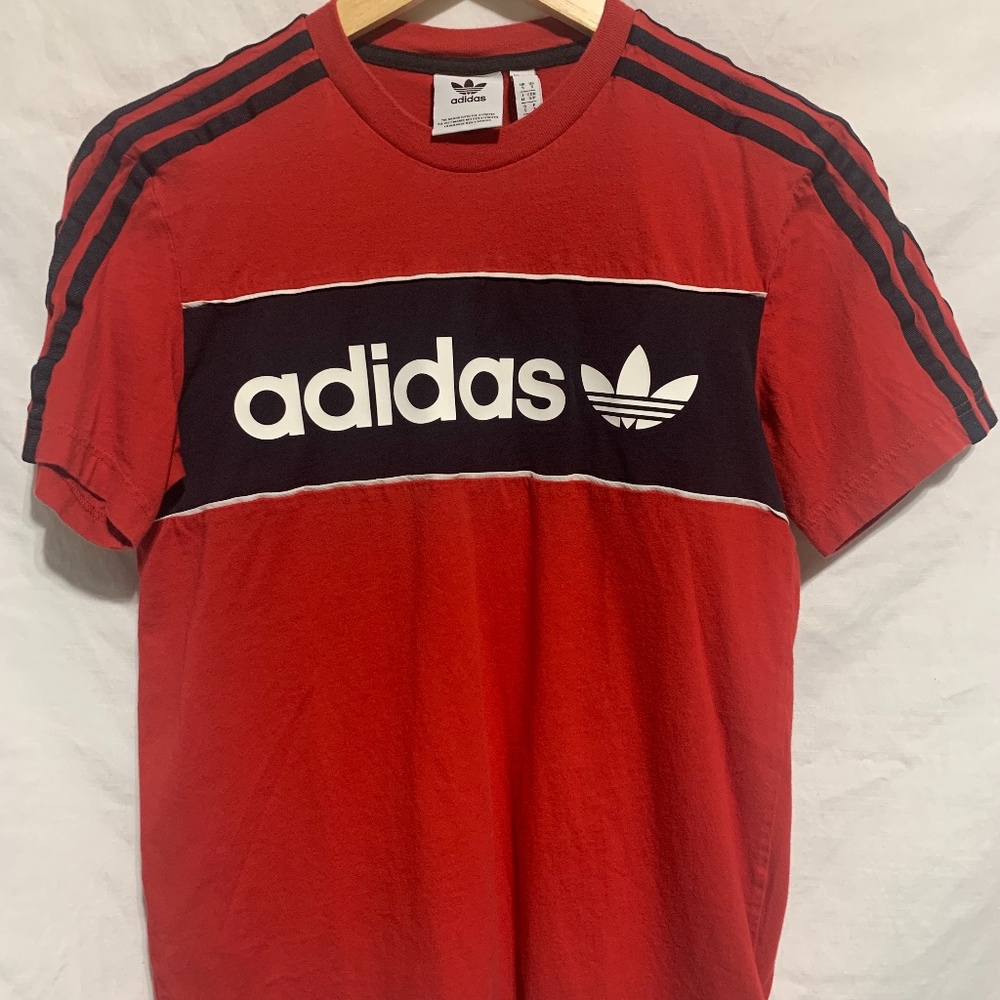Adidas Boys T-Shirt size Small Red